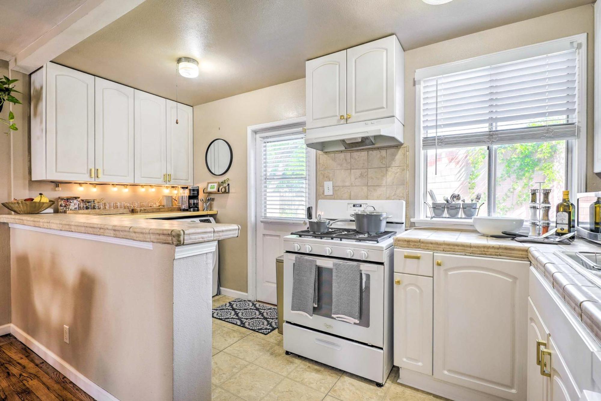 Вілла Stylish And Modern Burbank Gem With Private Yard! Екстер'єр фото