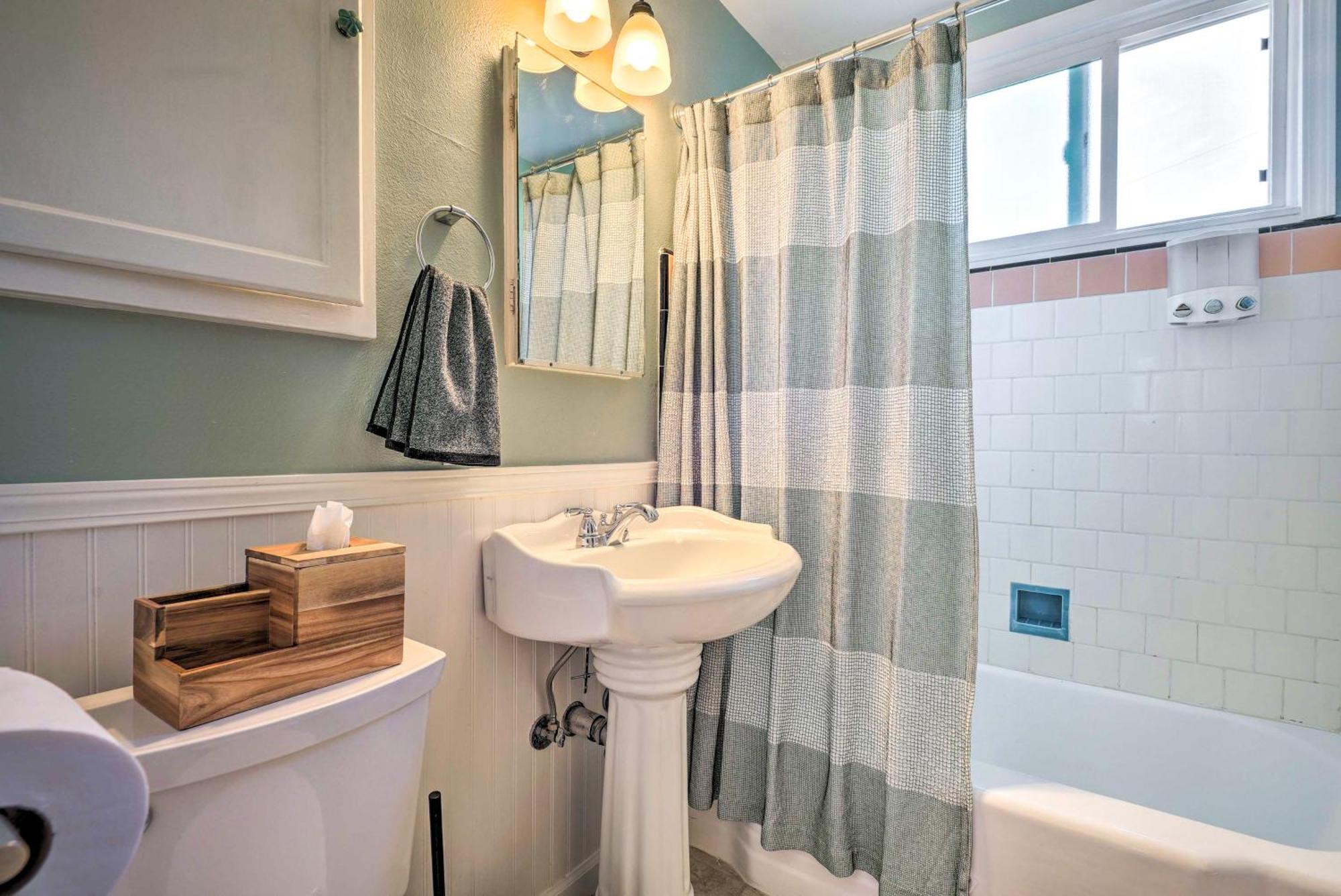 Вілла Stylish And Modern Burbank Gem With Private Yard! Екстер'єр фото